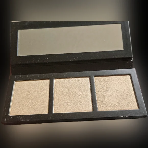 MAC HYPER REAL GLOW 3-PAN FACE & BODY PALETTE!